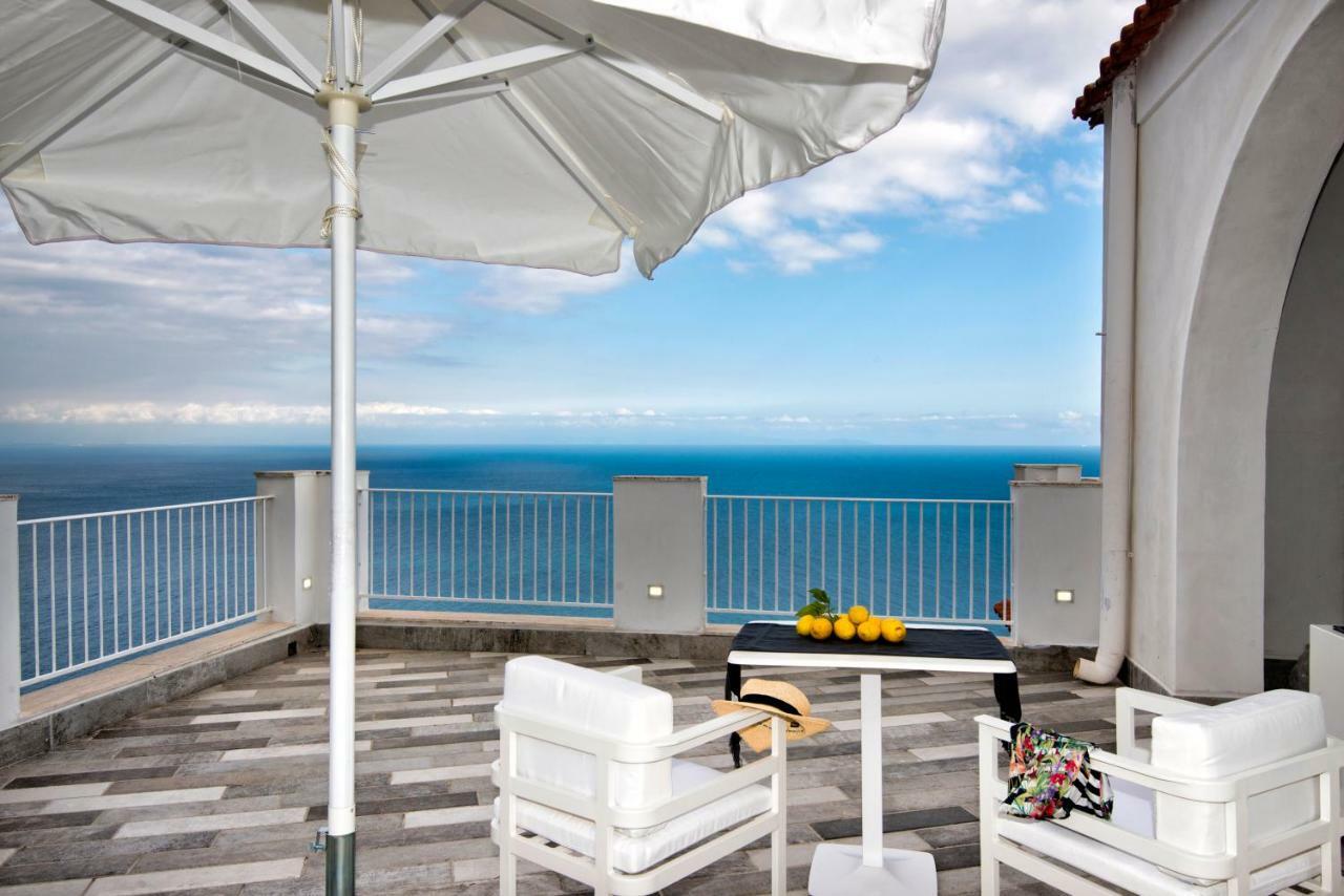 villa orleans Amalfi Exteriör bild