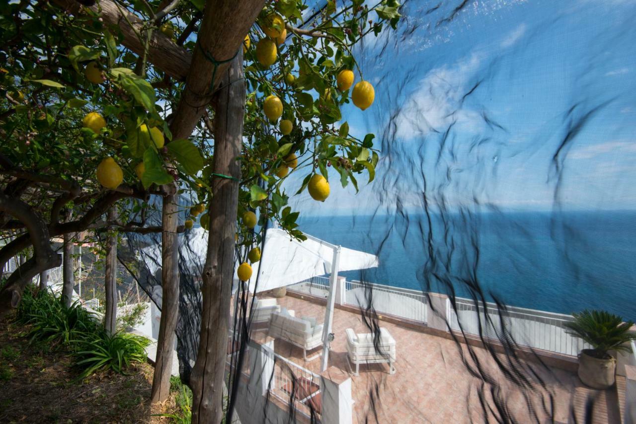 villa orleans Amalfi Exteriör bild