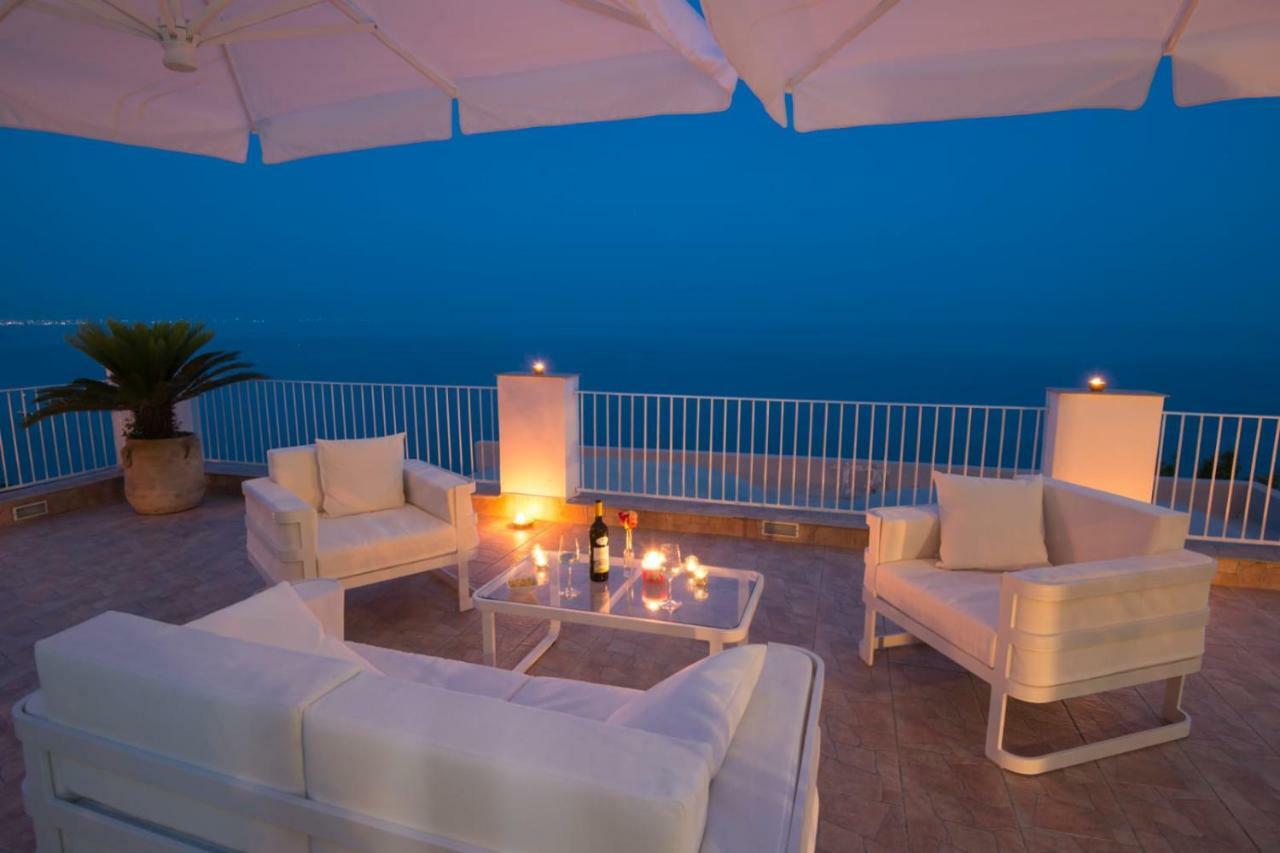 villa orleans Amalfi Exteriör bild
