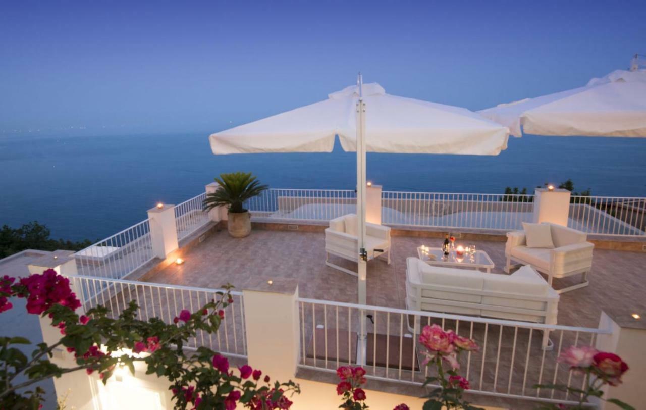 villa orleans Amalfi Exteriör bild